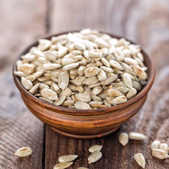 Mom Traders Pure Sunflower Seeds, 200g, Rich in Dietary Fibre & Protein, Source of Iron